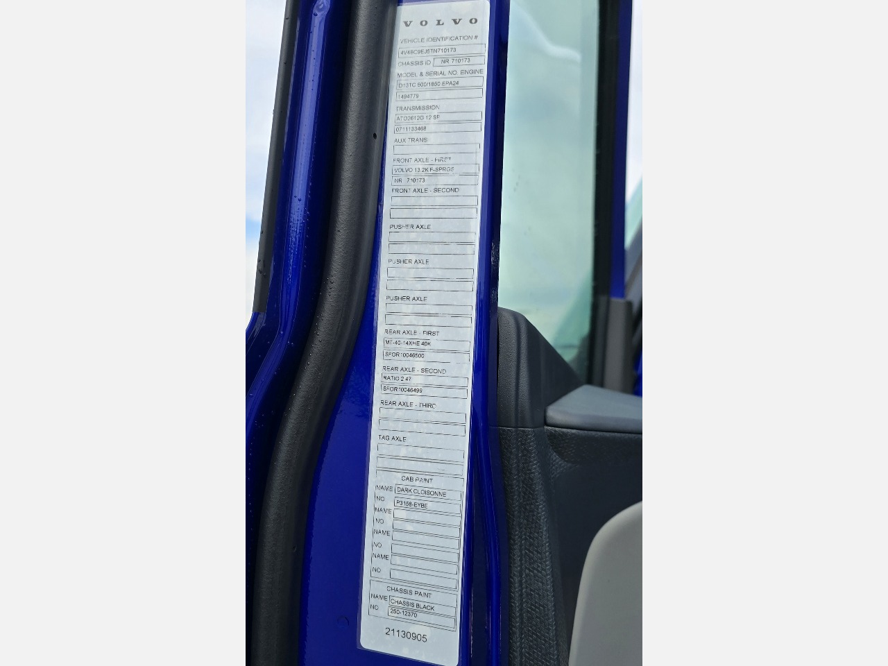 2026 Volvo - image 9