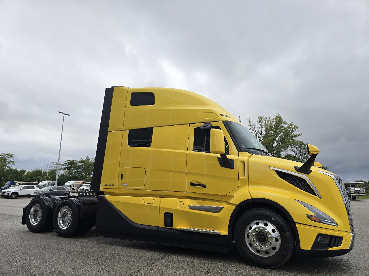 2026 Volvo - image 3