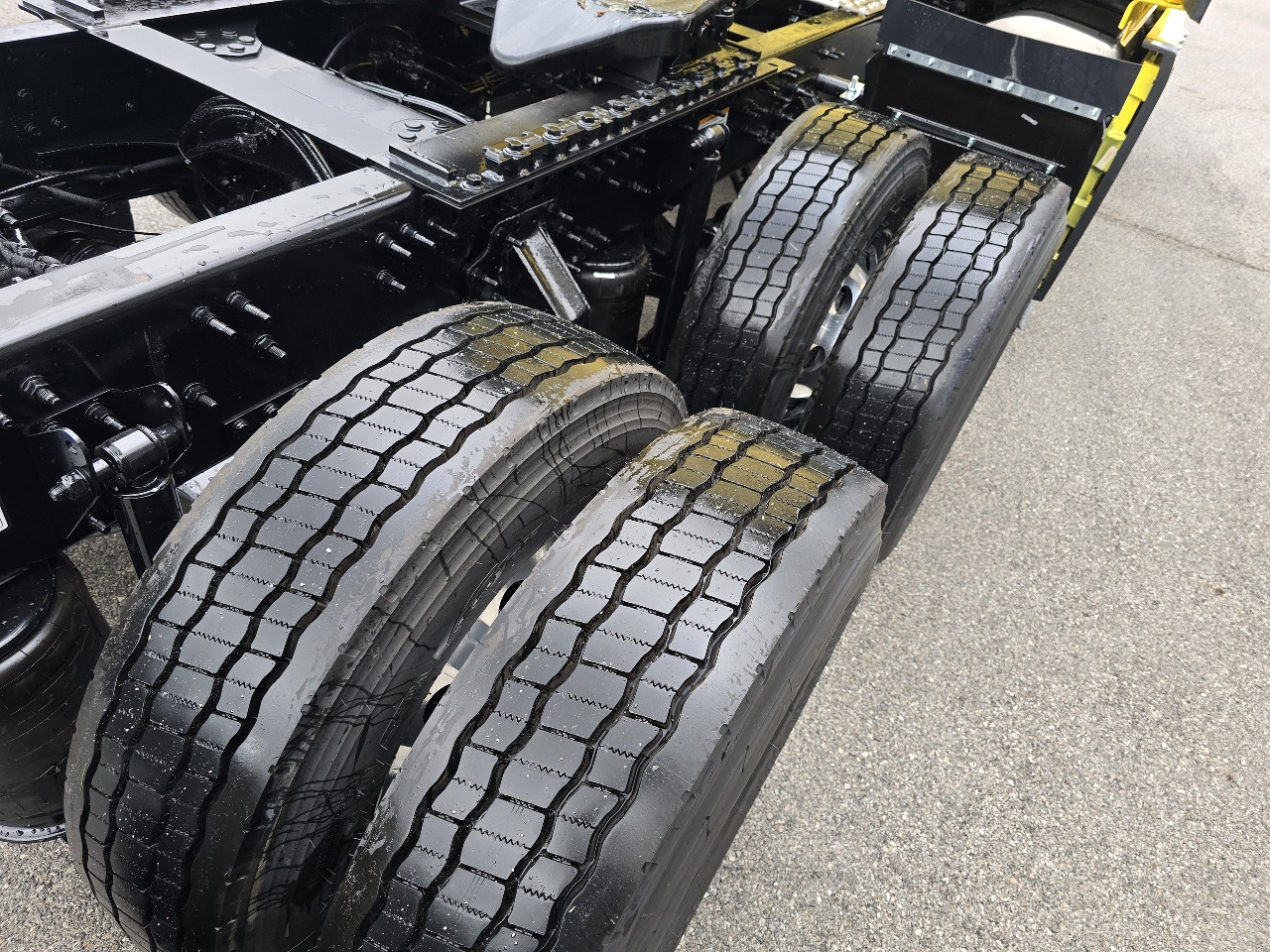 2026 Volvo - image 6