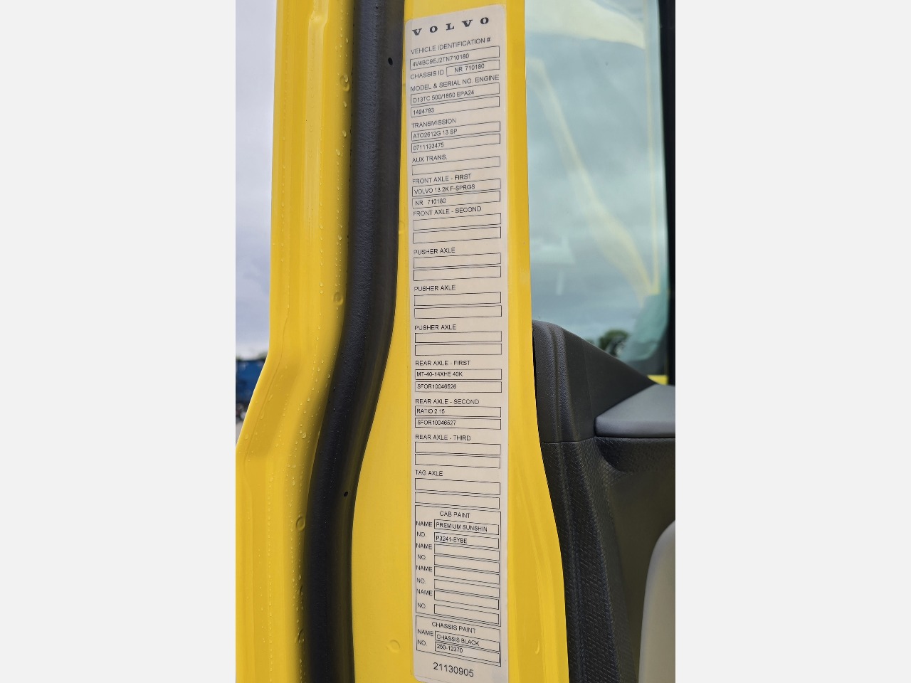 2026 Volvo - image 9