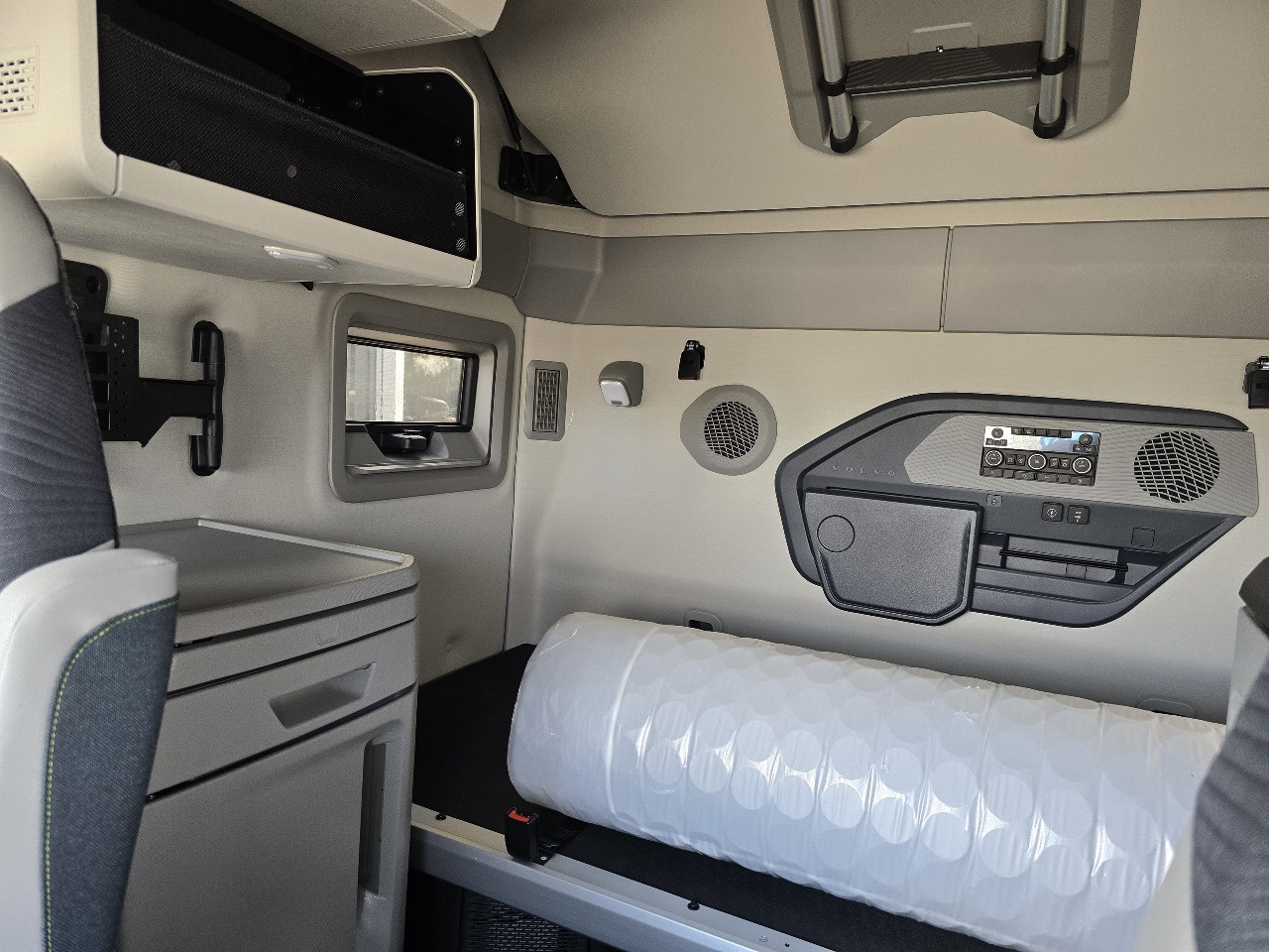 2026 Volvo - image 12