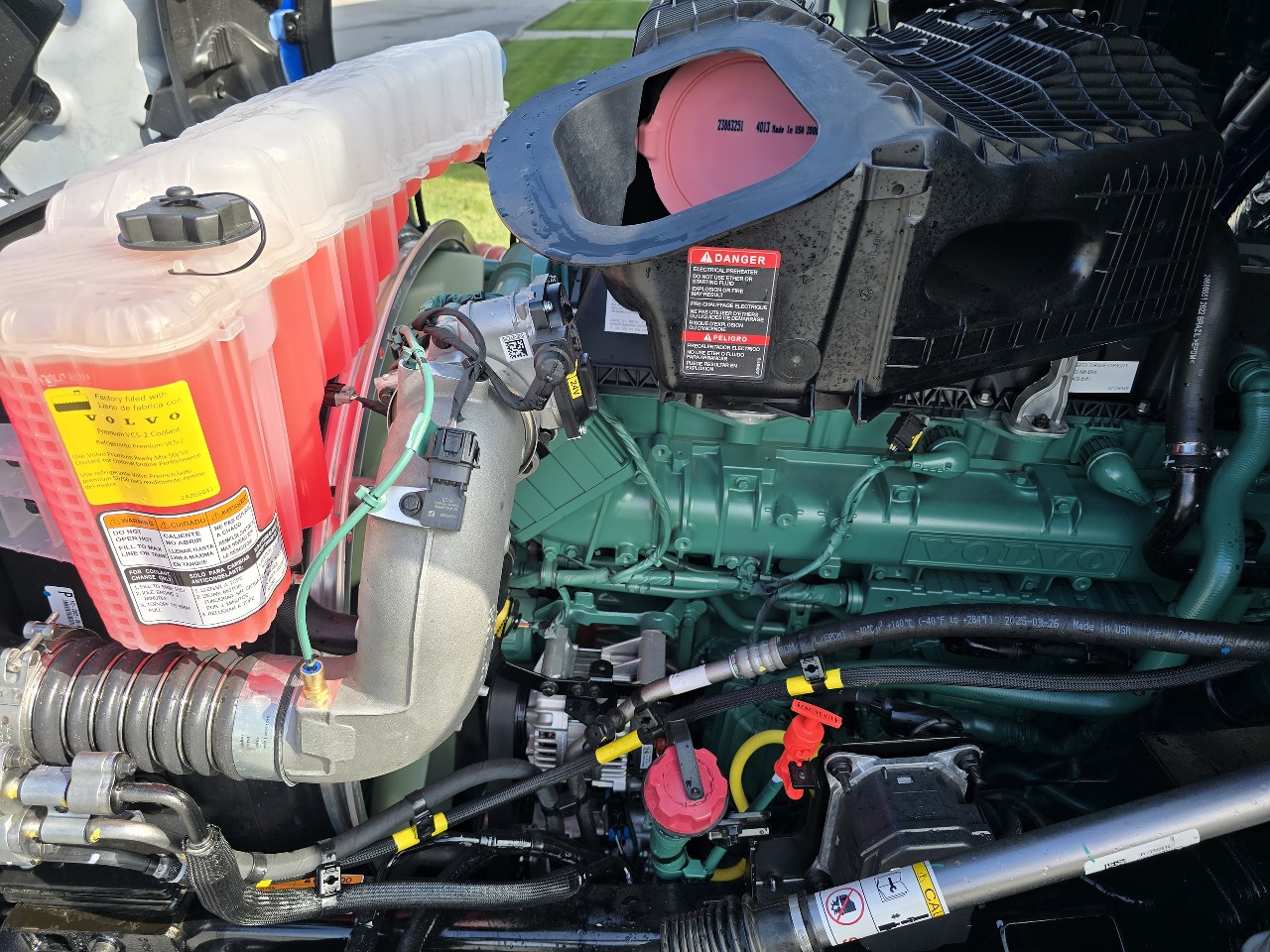 2026 Volvo - image 15