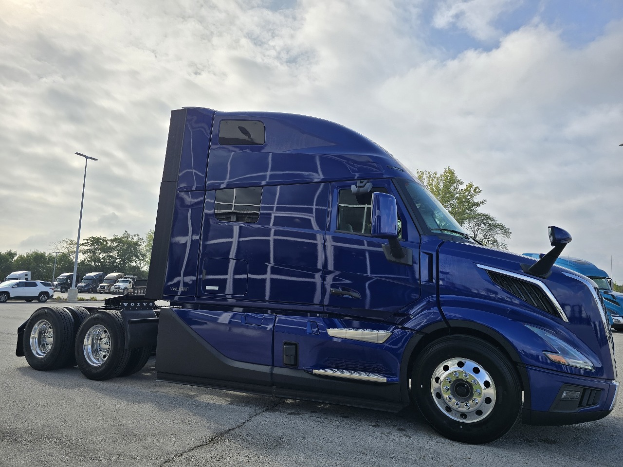 2026 Volvo - image 3