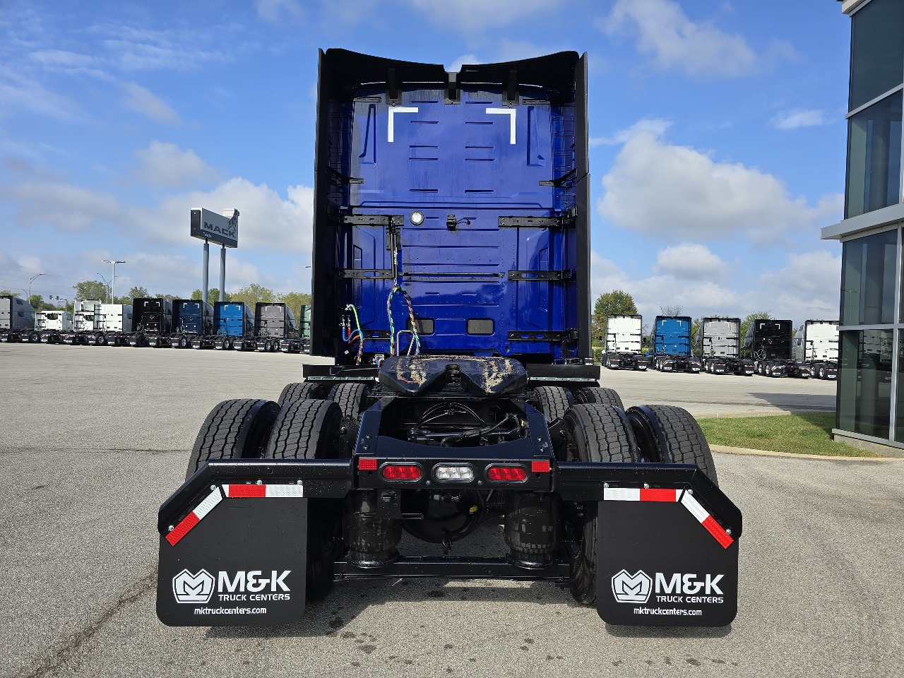 2026 Volvo - image 5