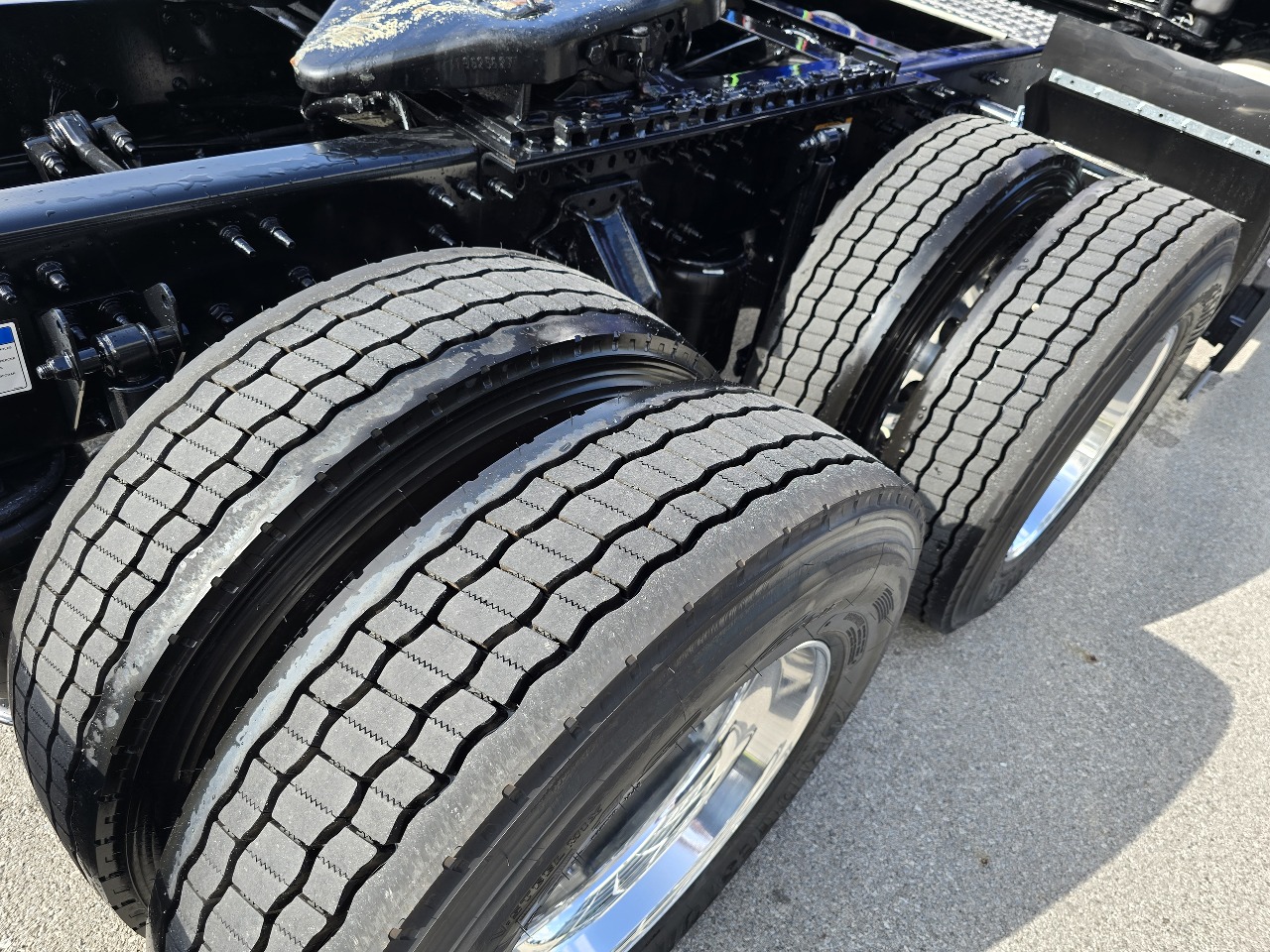 2026 Volvo - image 6