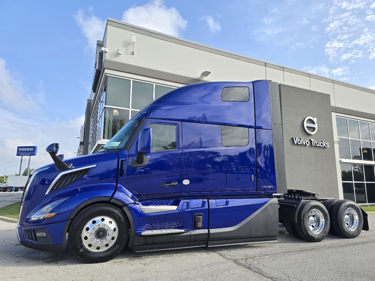 2026 Volvo - image 7