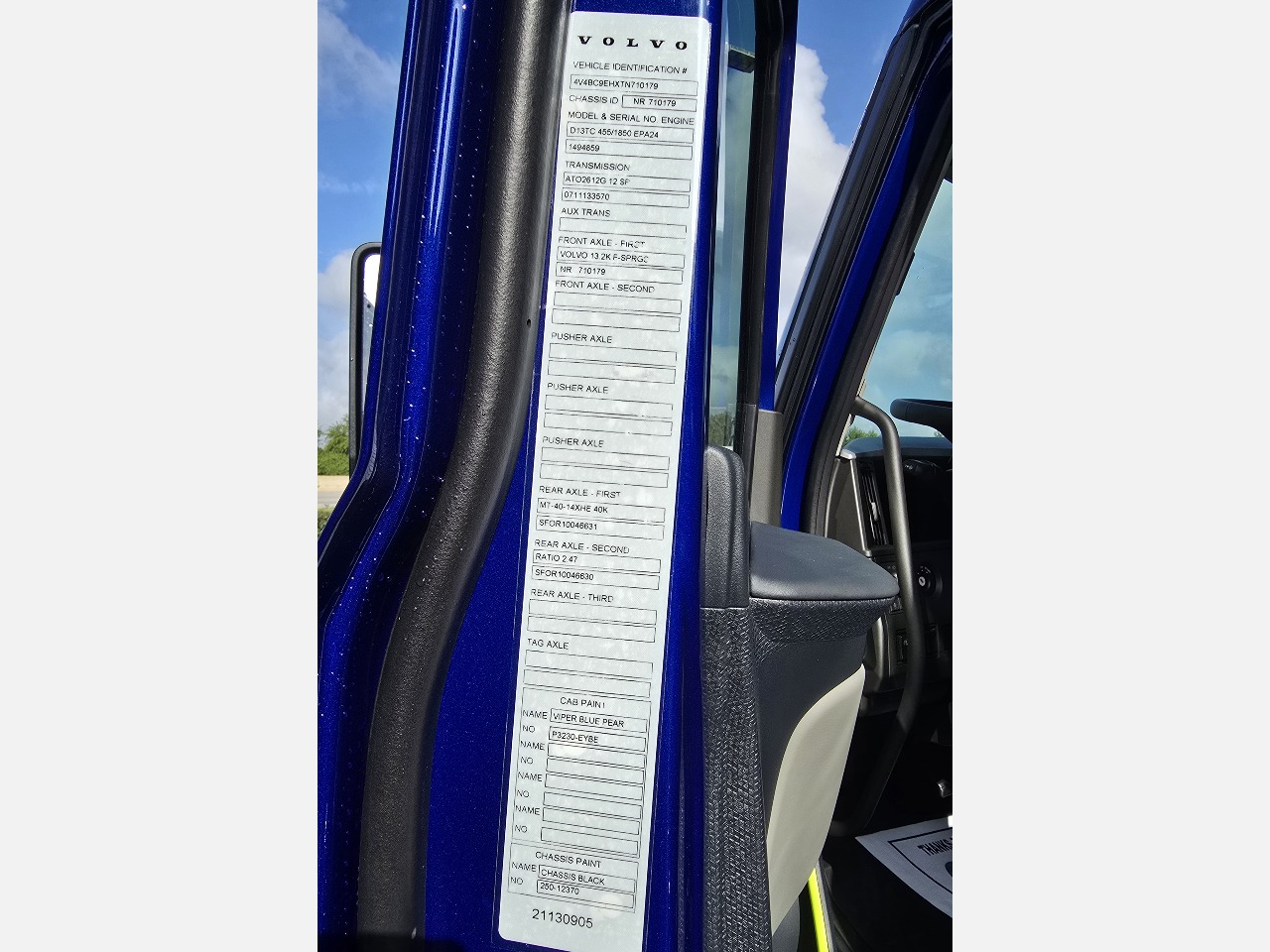 2026 Volvo - image 9