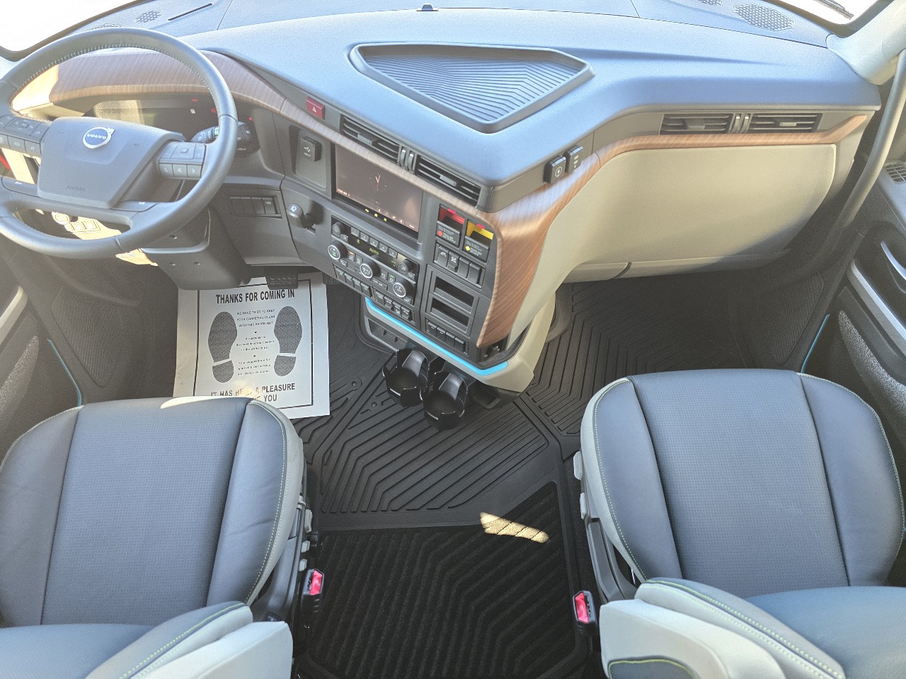 2026 Volvo - image 11