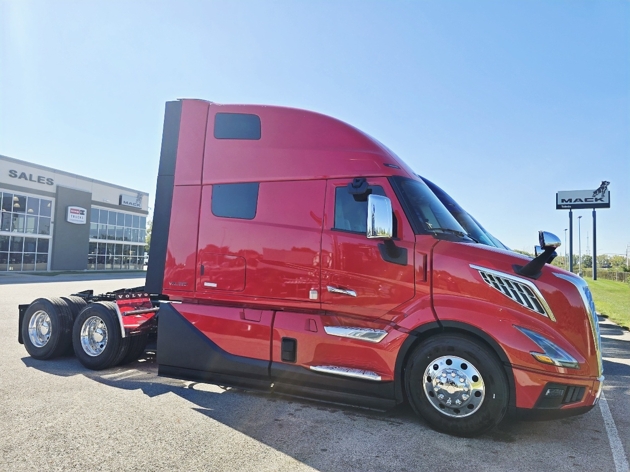 2026 Volvo - image 3