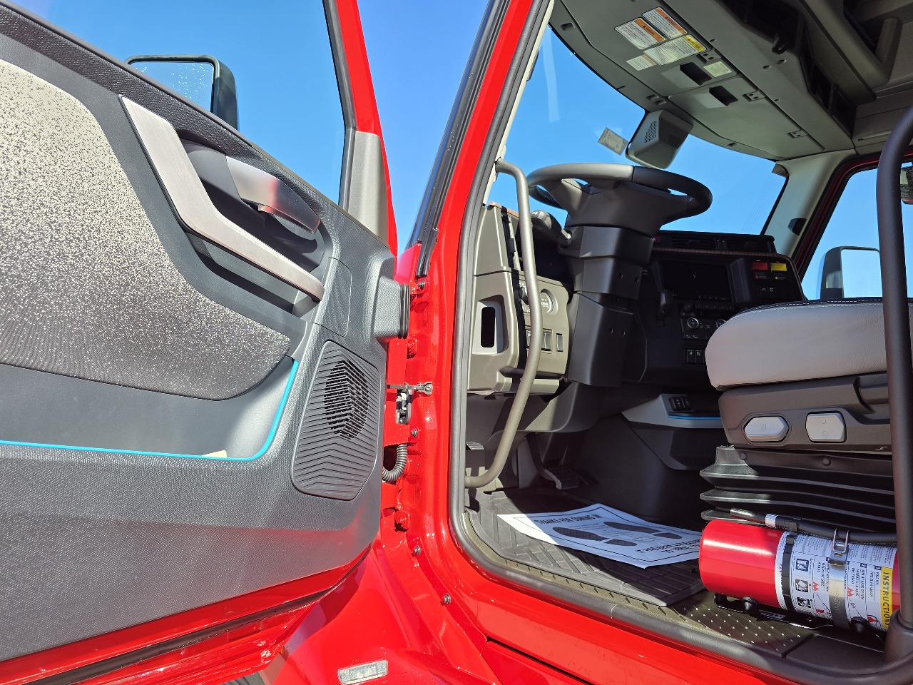 2026 Volvo - image 8