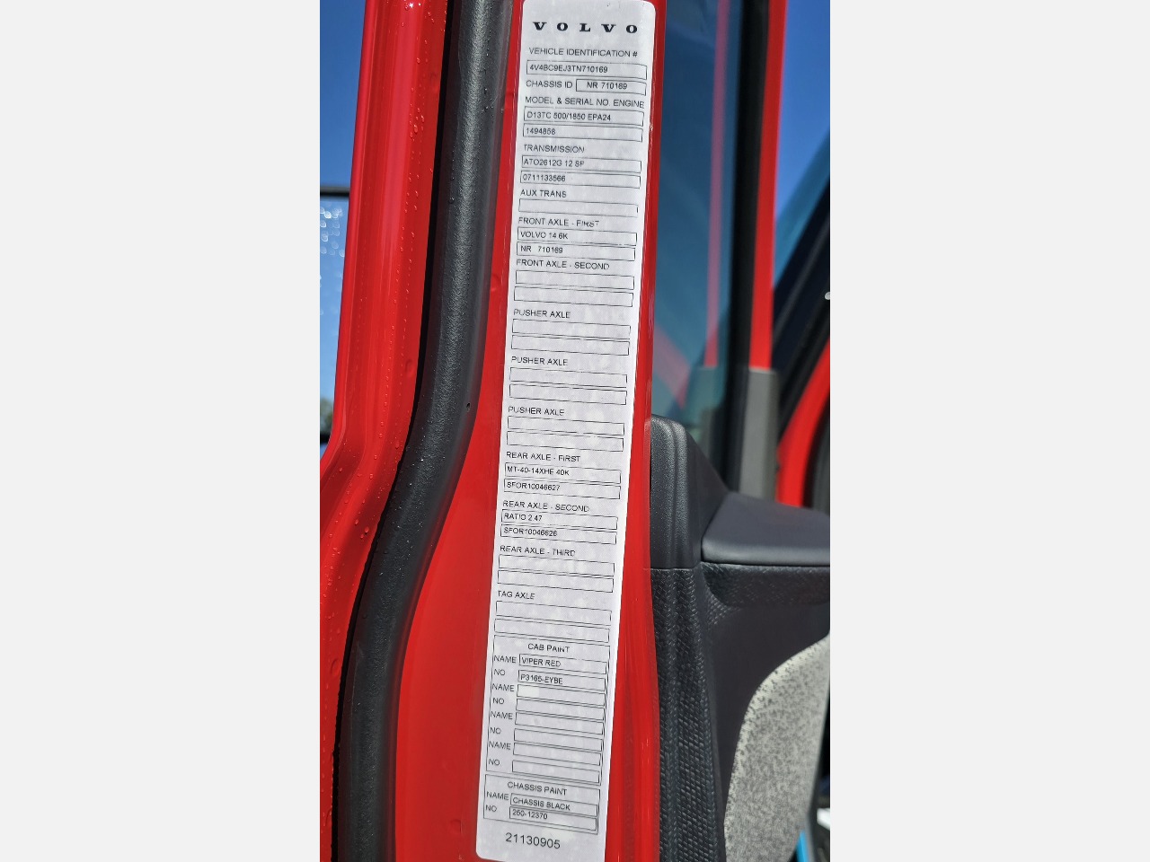 2026 Volvo - image 9