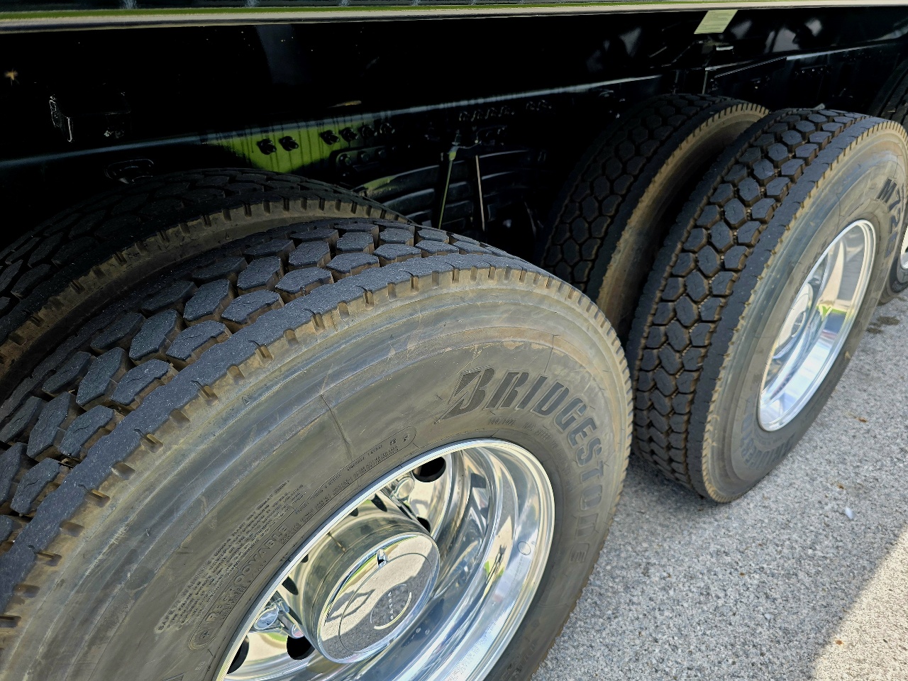 2025 Volvo - image 10