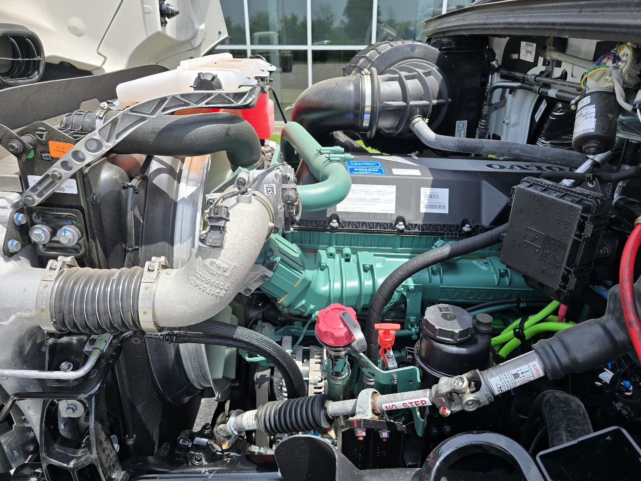 2025 Volvo - image 11