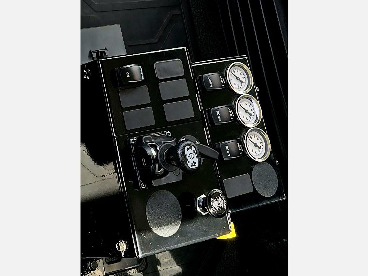 2025 Volvo - image 13