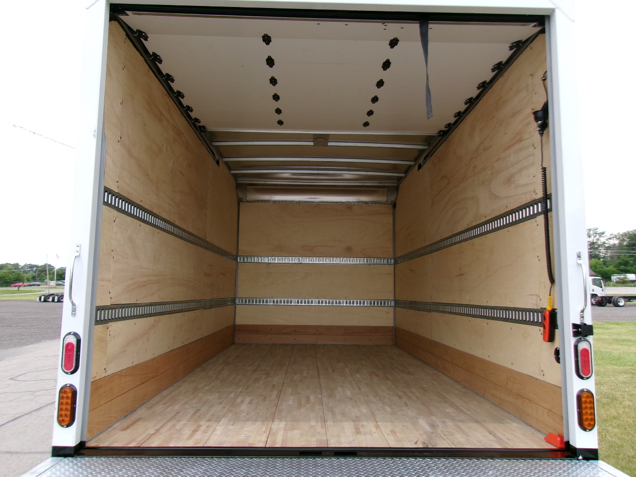 2024 Isuzu - image 10