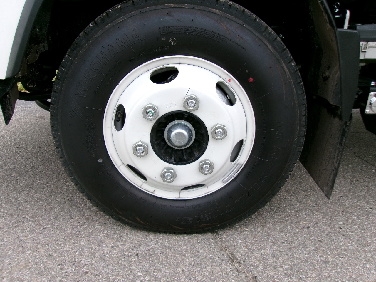 2024 Isuzu - image 11