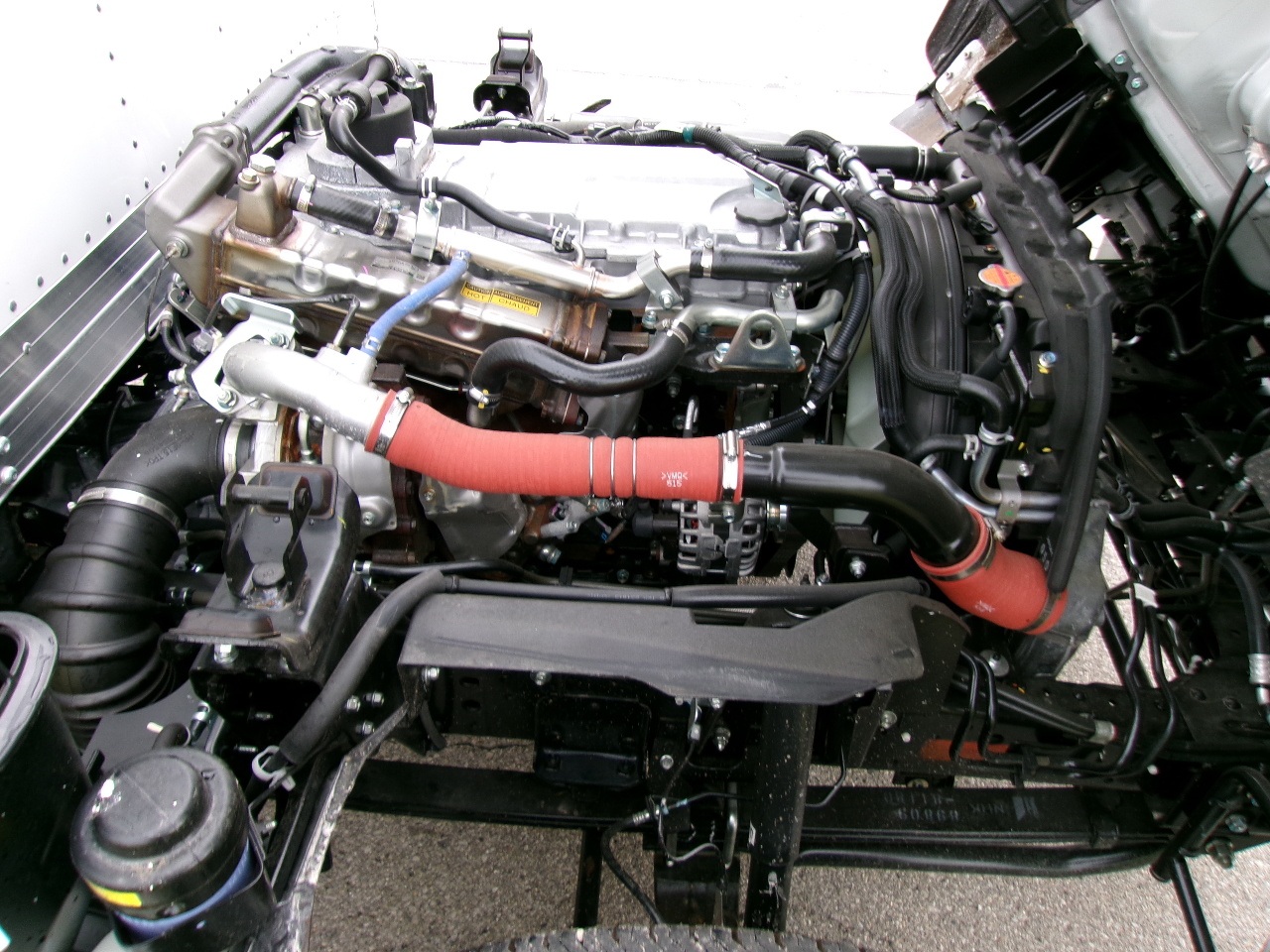 2024 Isuzu - image 13