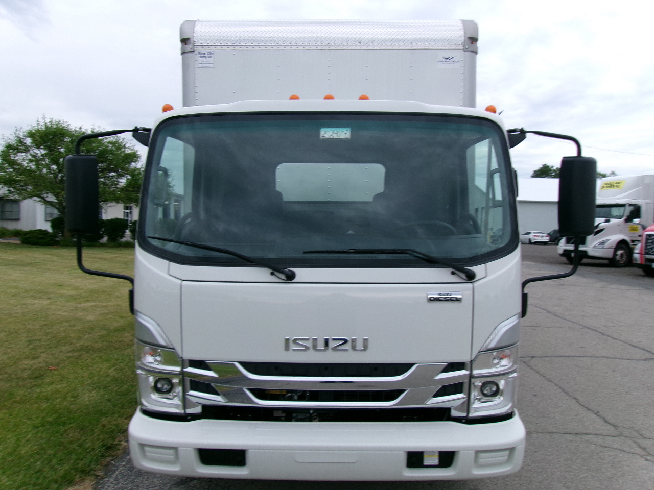 2024 Isuzu - image 4