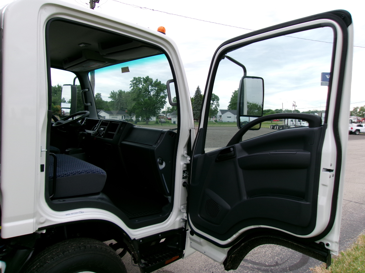 2024 Isuzu - image 6