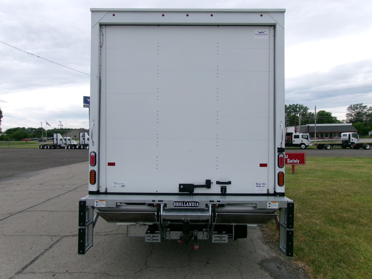 2024 Isuzu - image 9