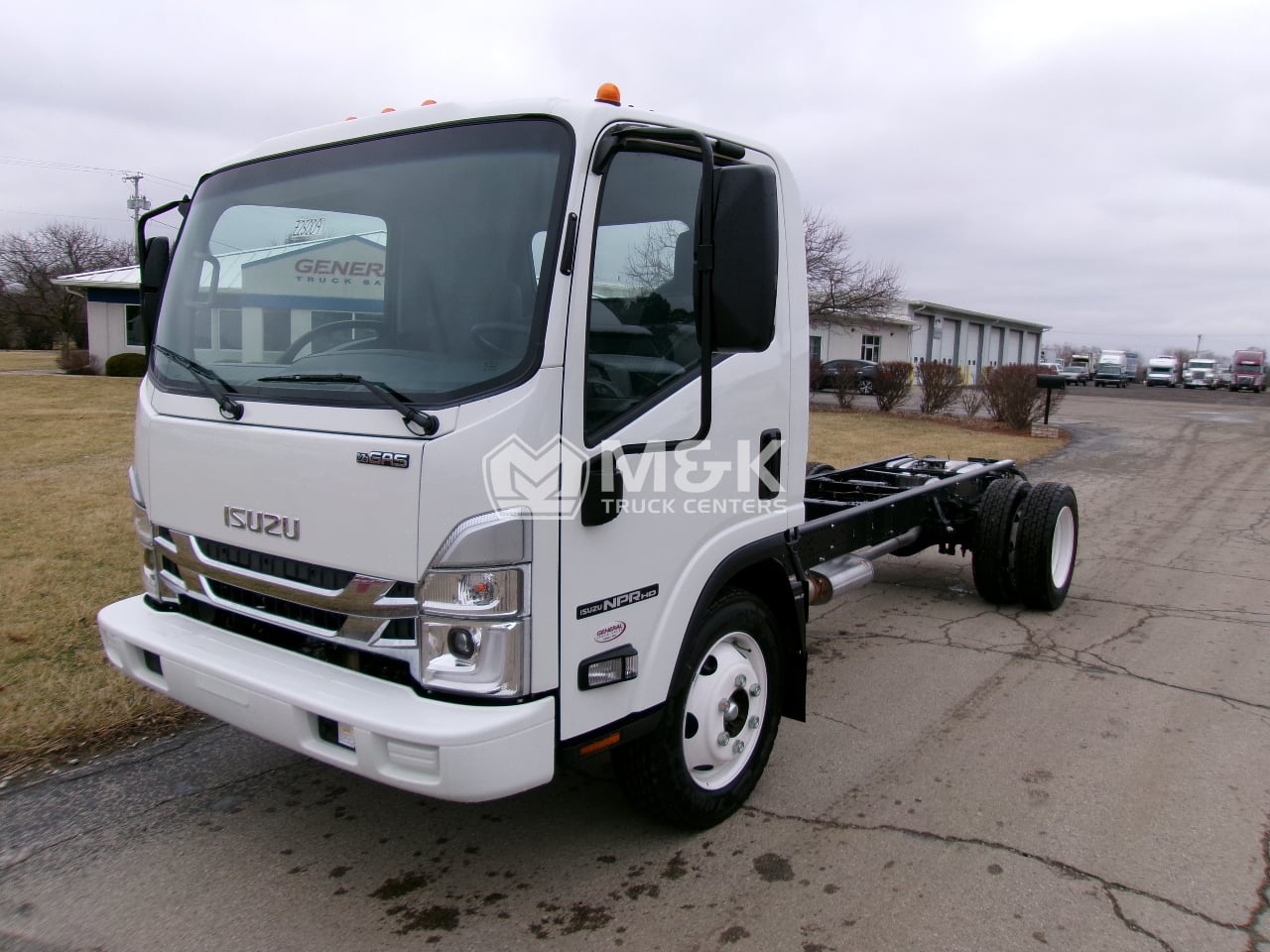 2025 Isuzu - image 1