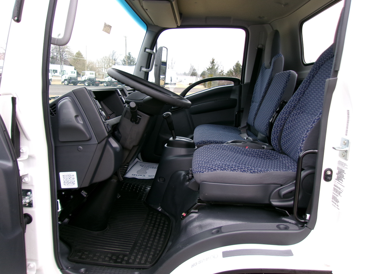 2025 Isuzu - image 3