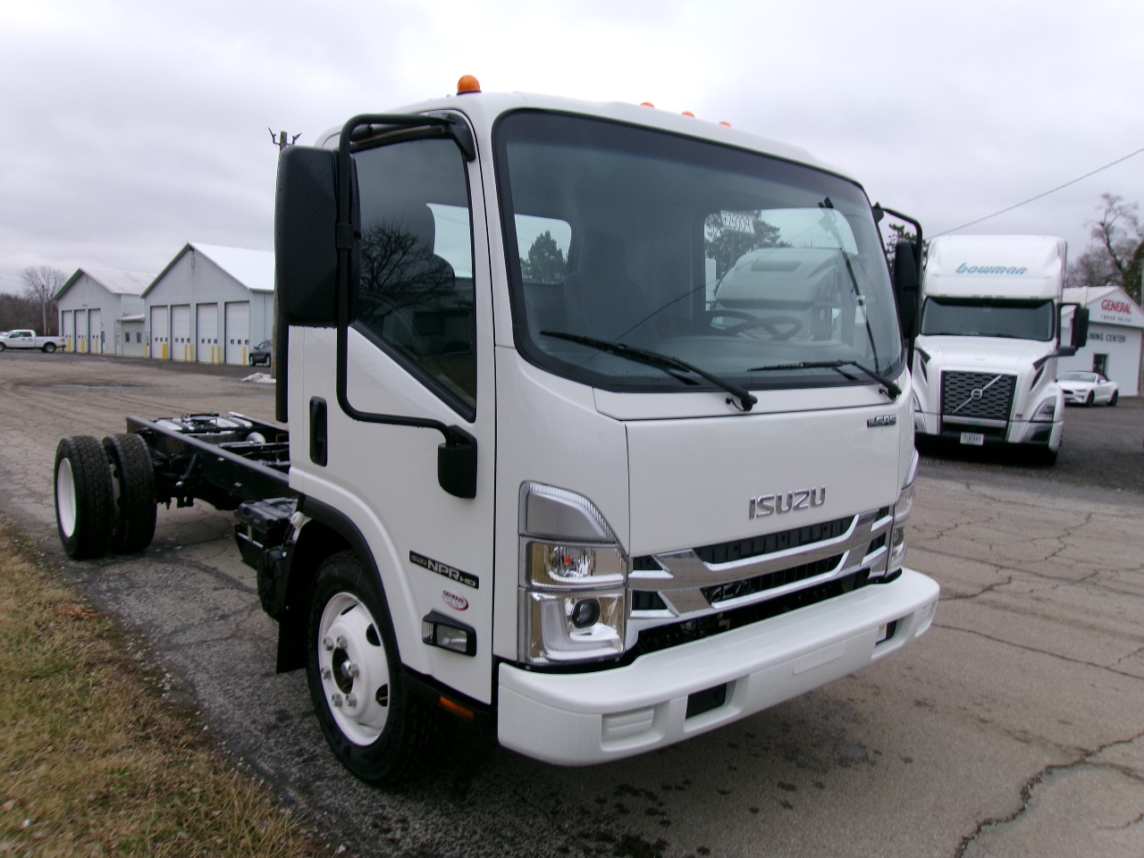 2025 Isuzu - image 5