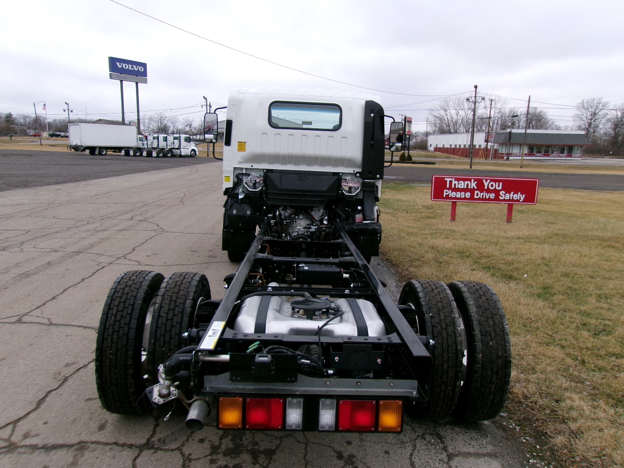 2025 Isuzu - image 9