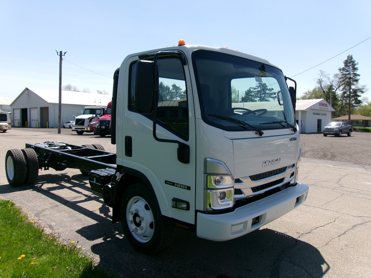 2026 Isuzu - image 5