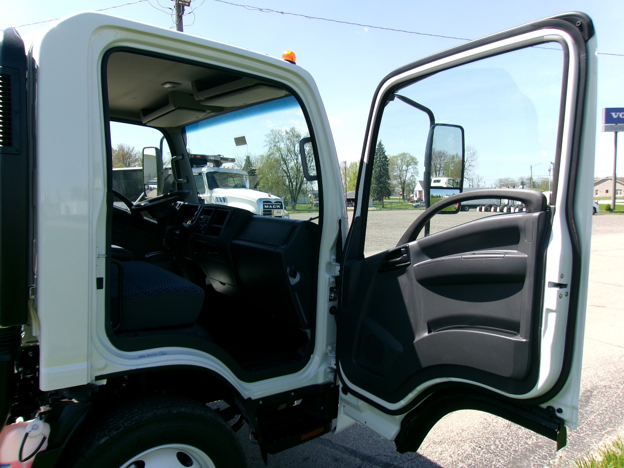 2026 Isuzu - image 6