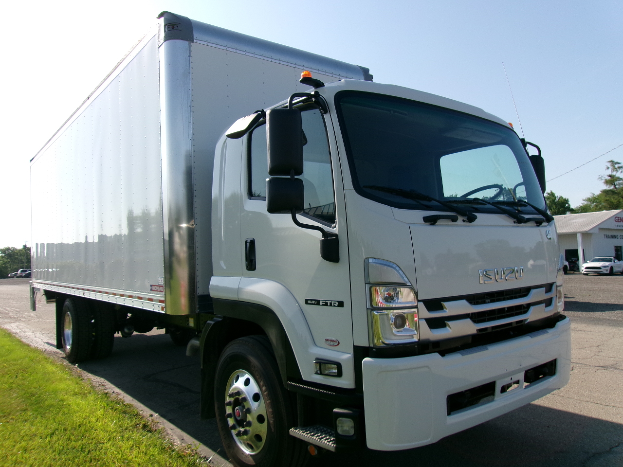 2026 Isuzu - image 3