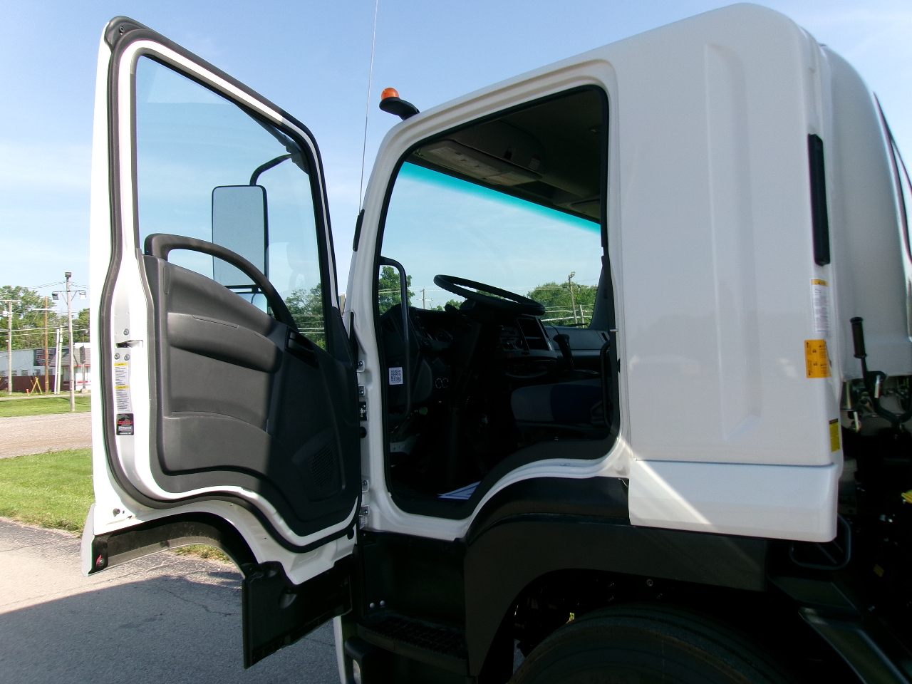 2026 Isuzu - image 4