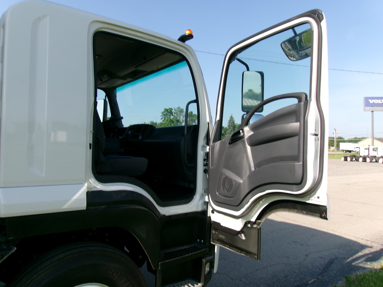 2026 Isuzu - image 6