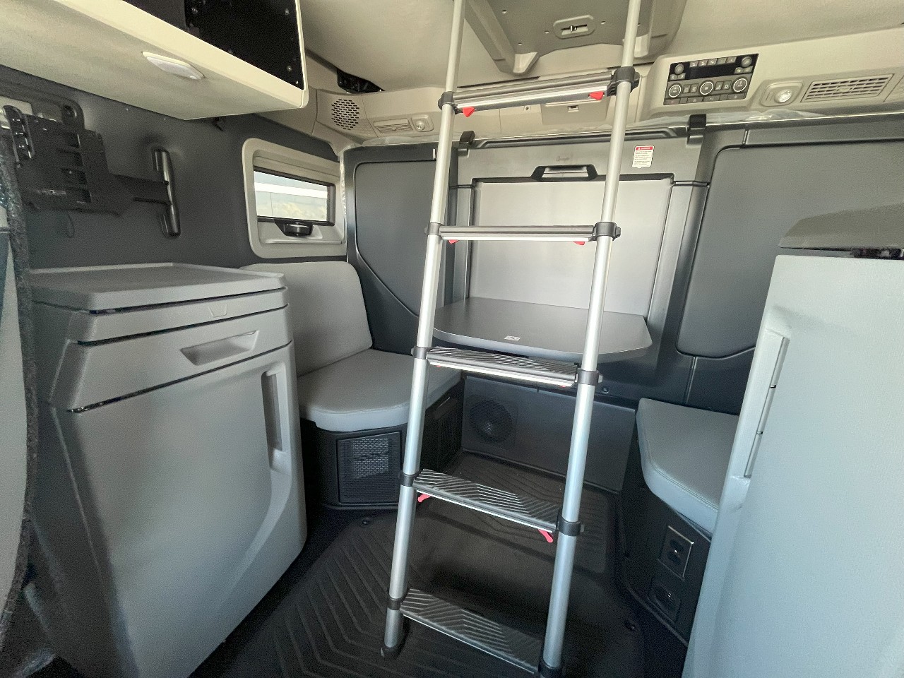 2026 Volvo - image 15