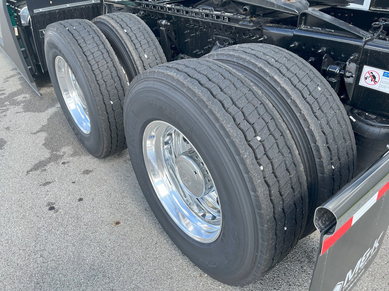 2026 Volvo - image 7