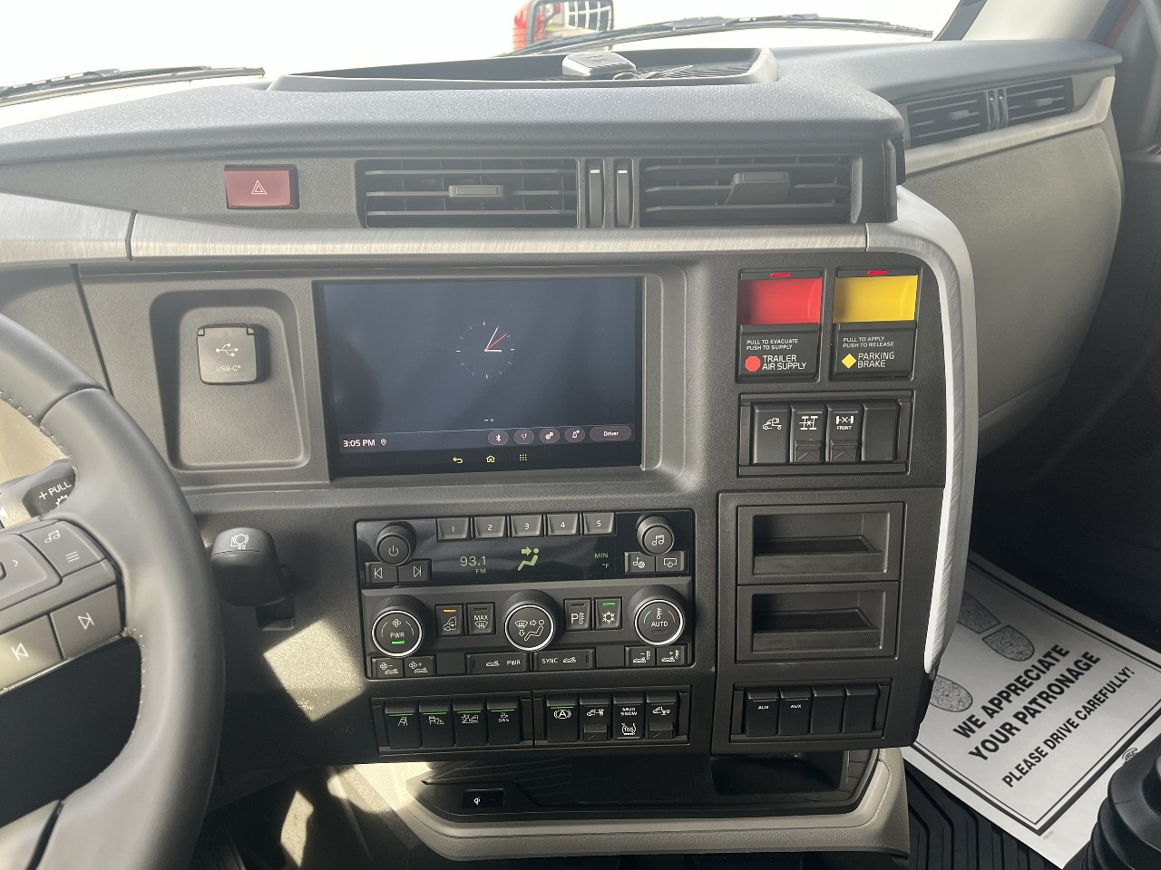 2026 Volvo - image 12