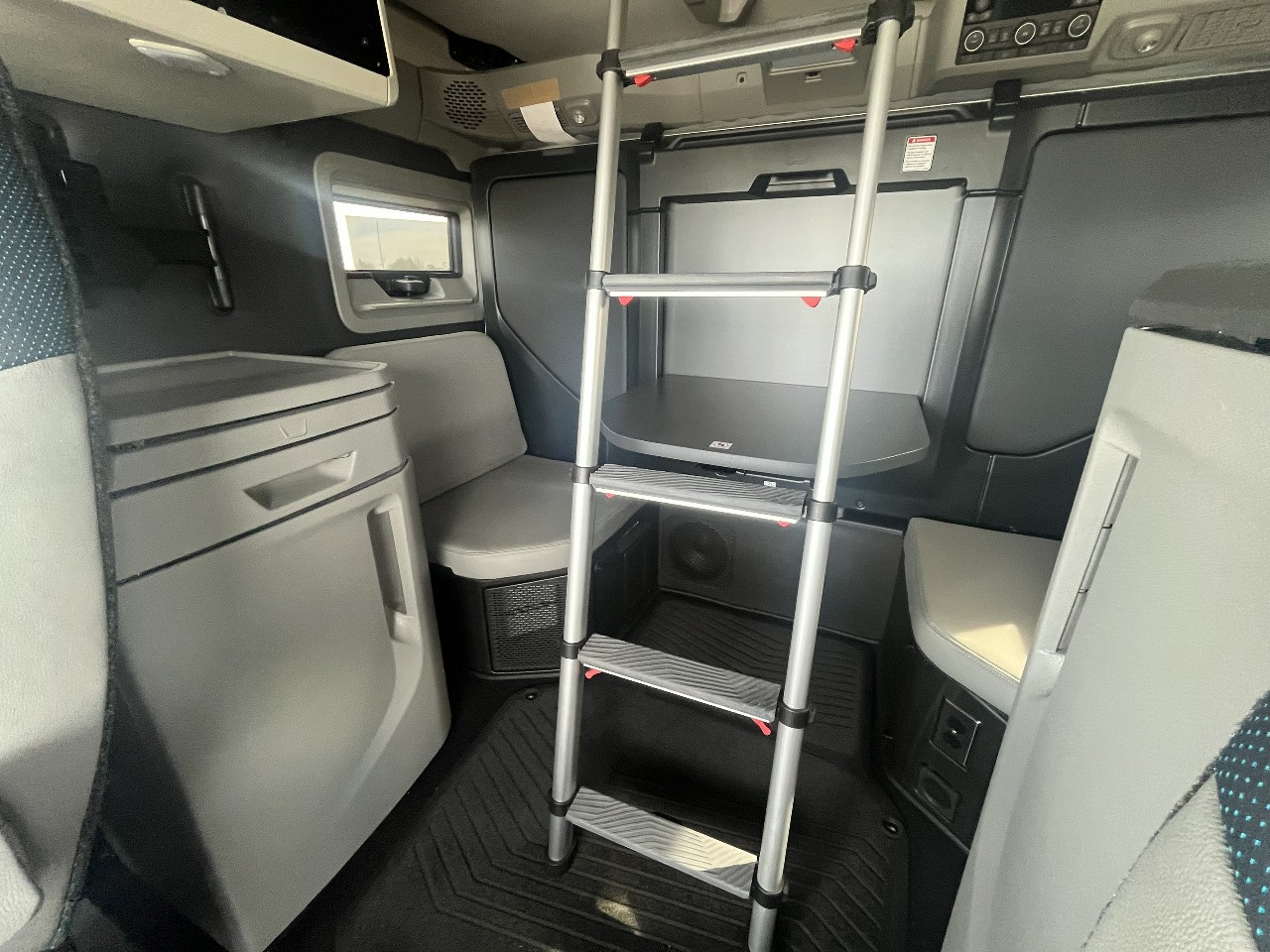 2026 Volvo - image 15