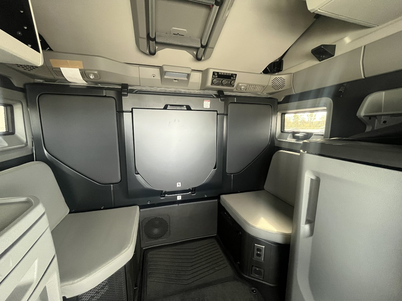 2026 Volvo - image 18