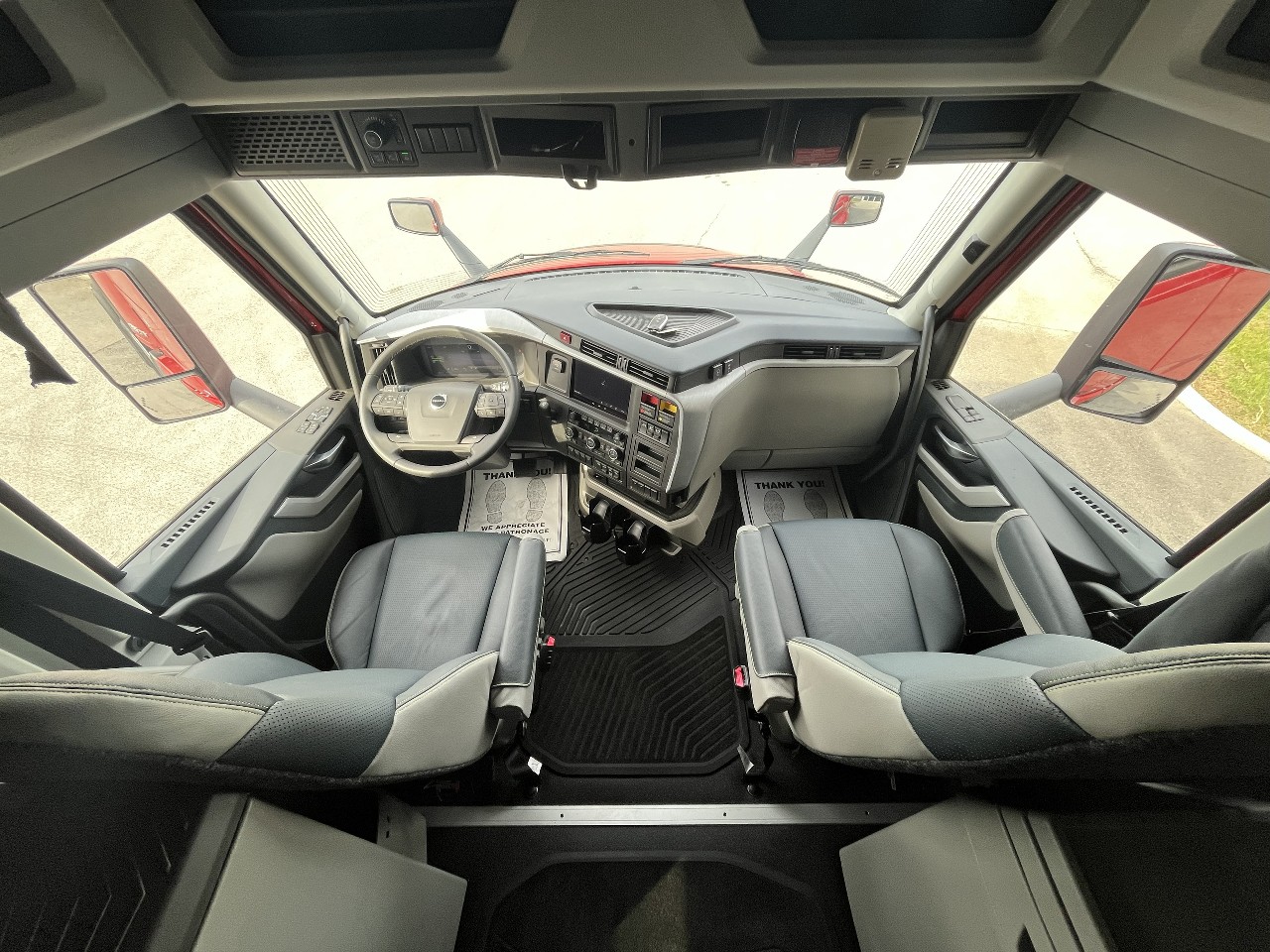 2026 Volvo - image 19