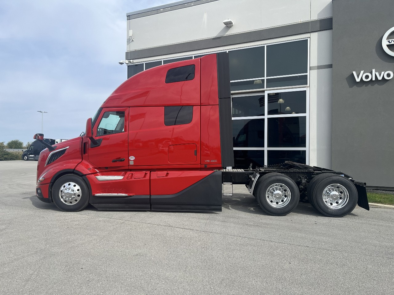 2026 Volvo - image 8