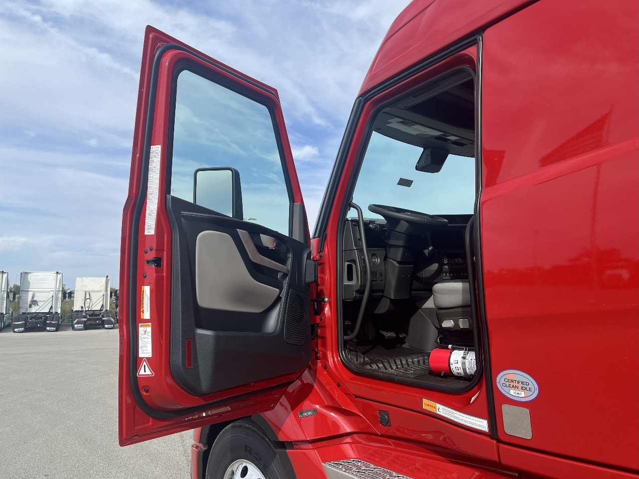 2026 Volvo - image 9