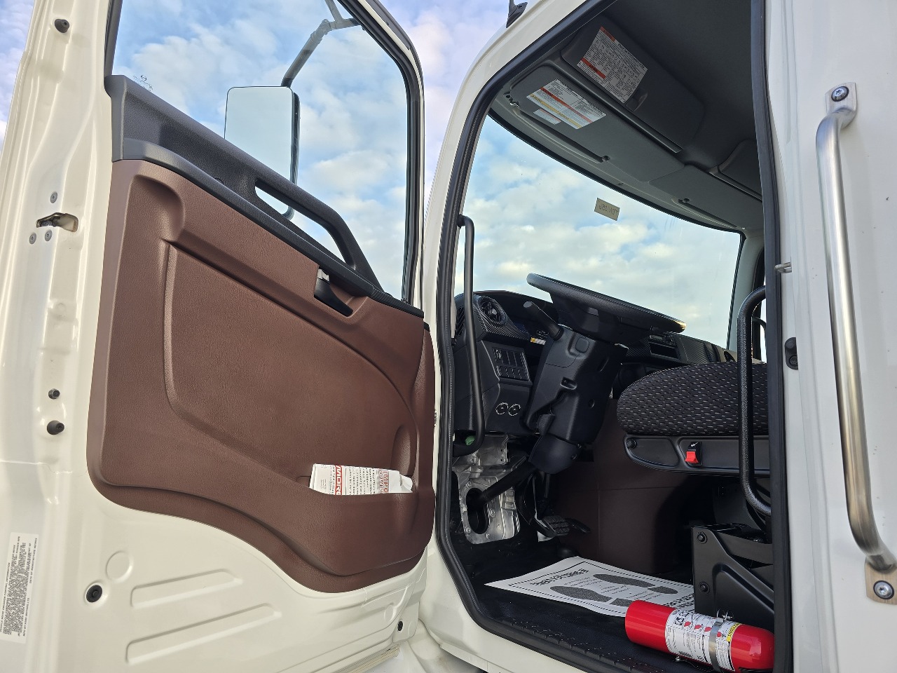 2025 Hino - image 9