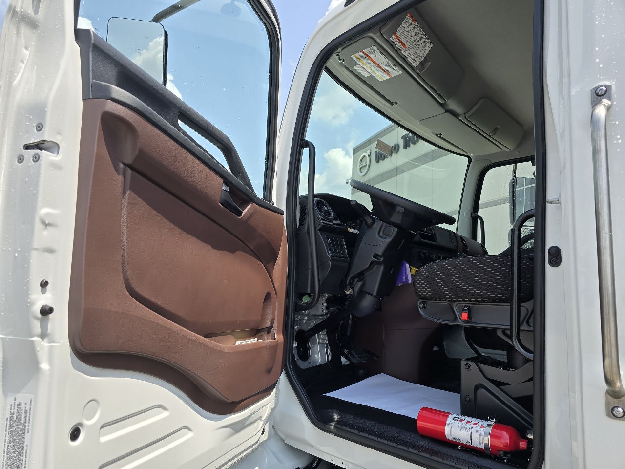 2025 Hino - image 11