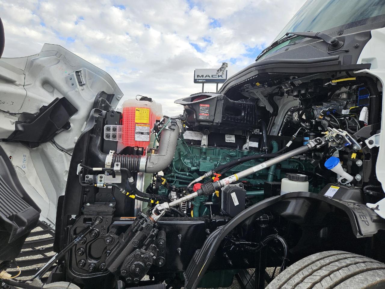 2026 Volvo - image 12