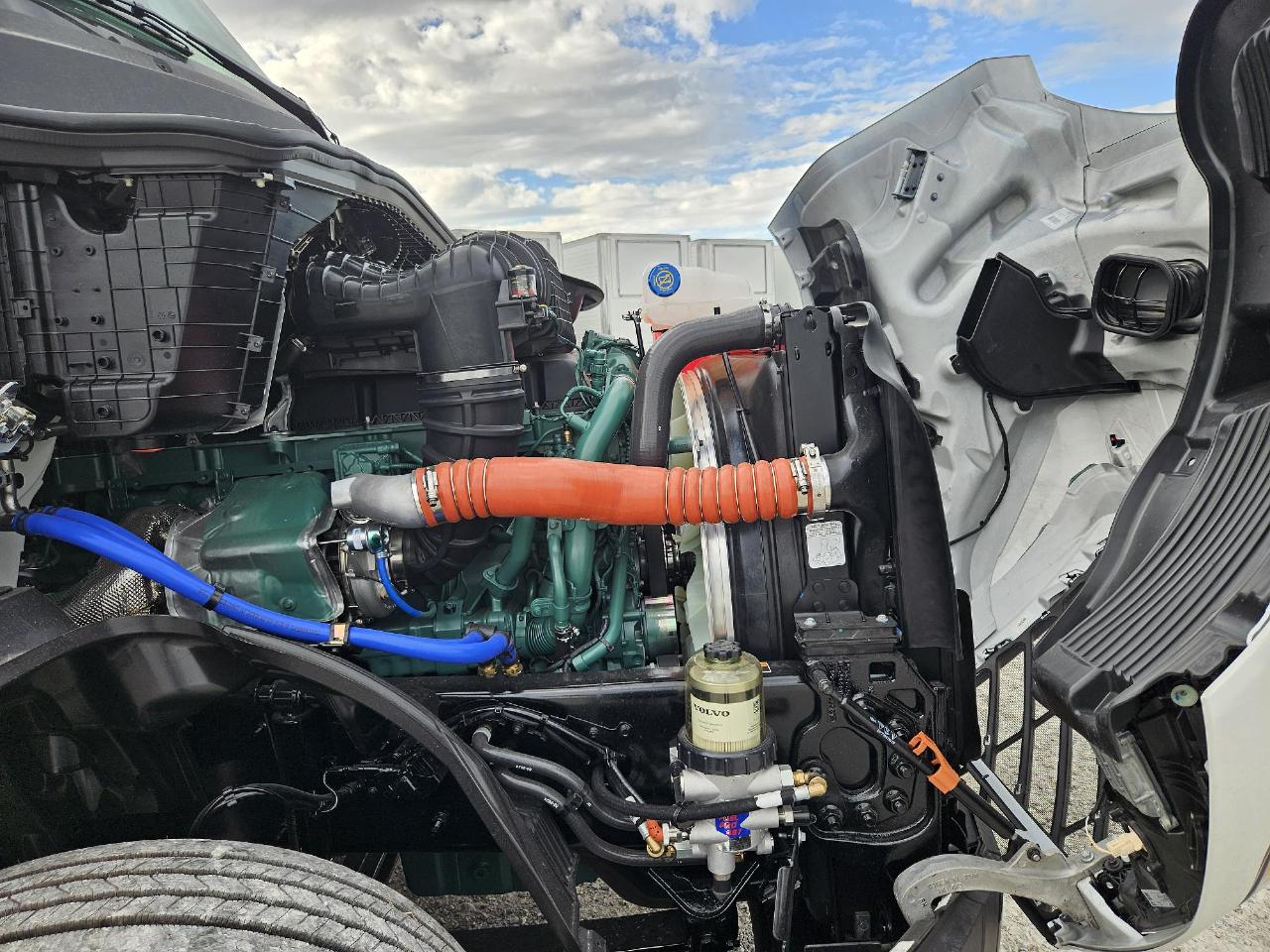 2026 Volvo - image 13