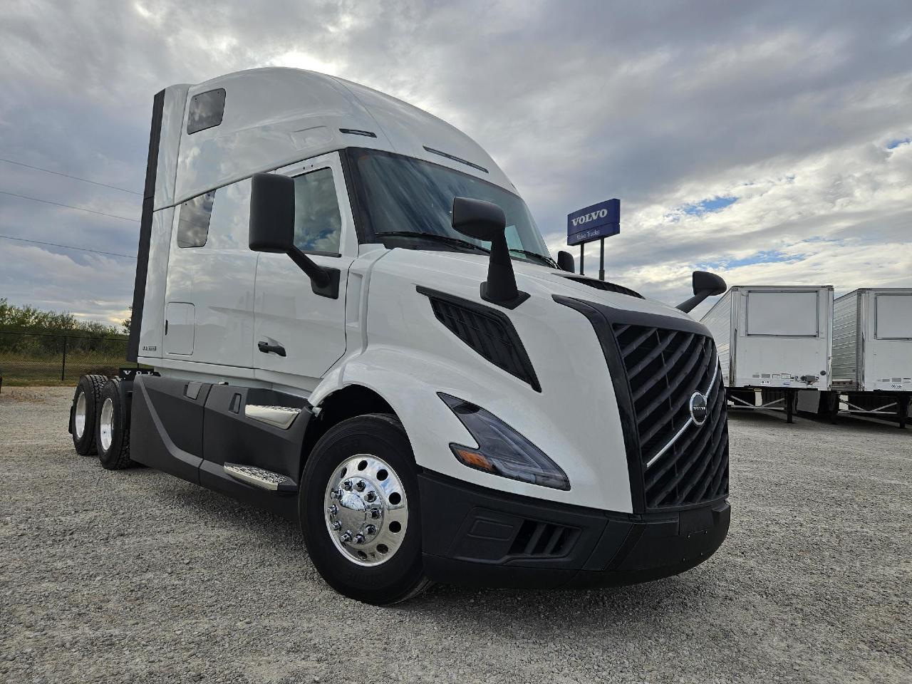 2026 Volvo - image 3