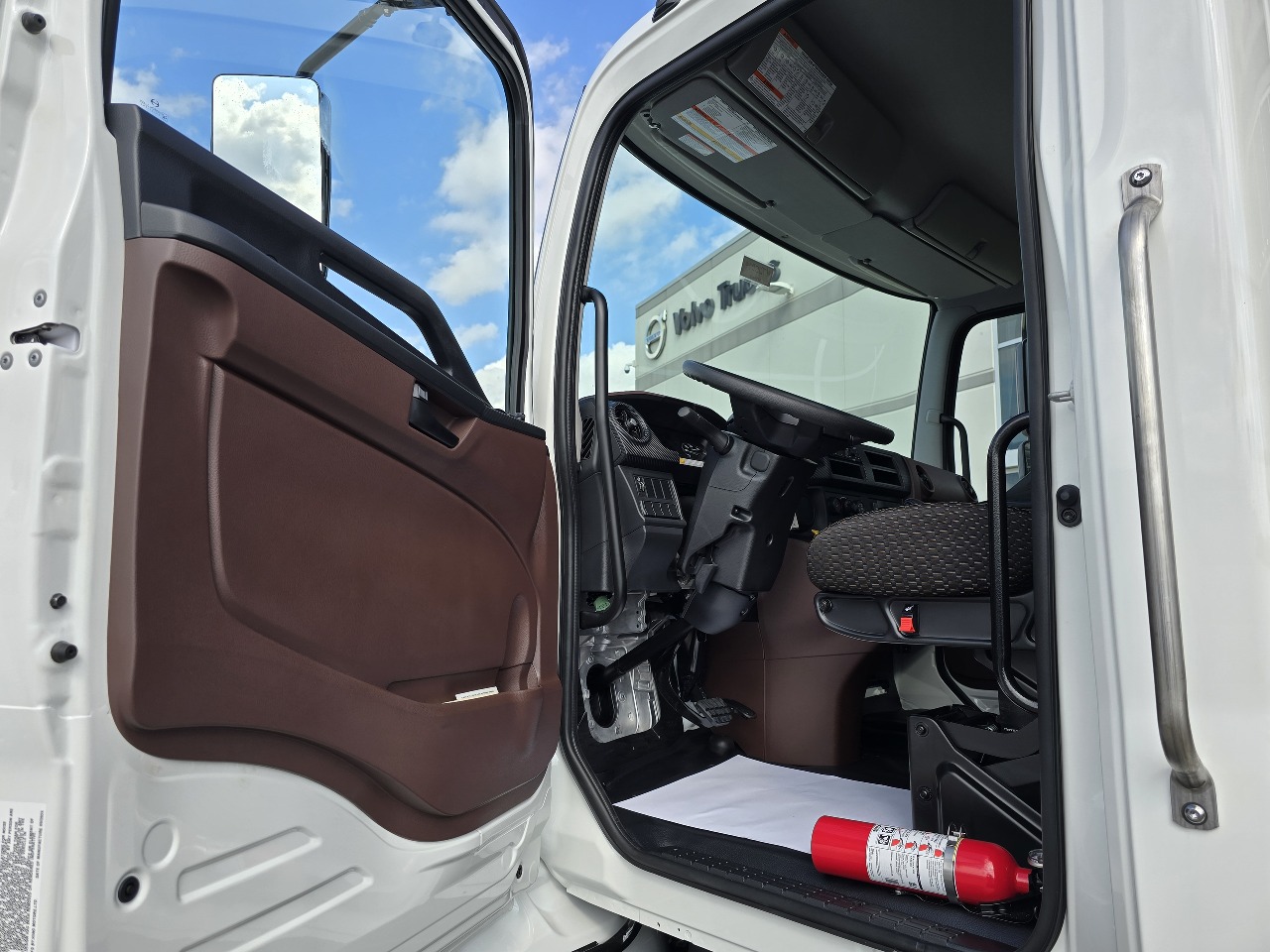 2025 Hino - image 6