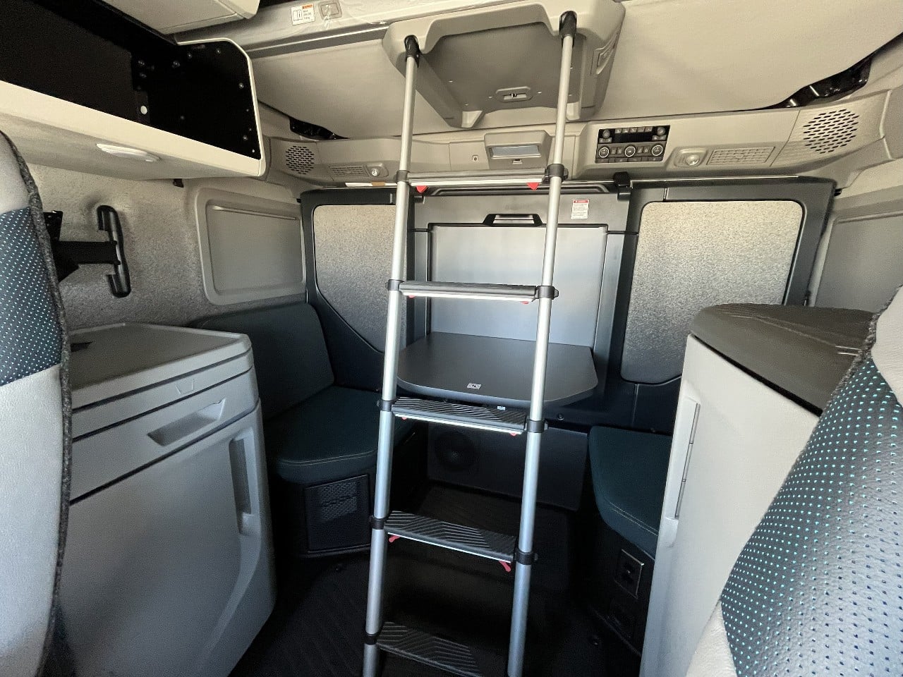 2026 Volvo - image 14