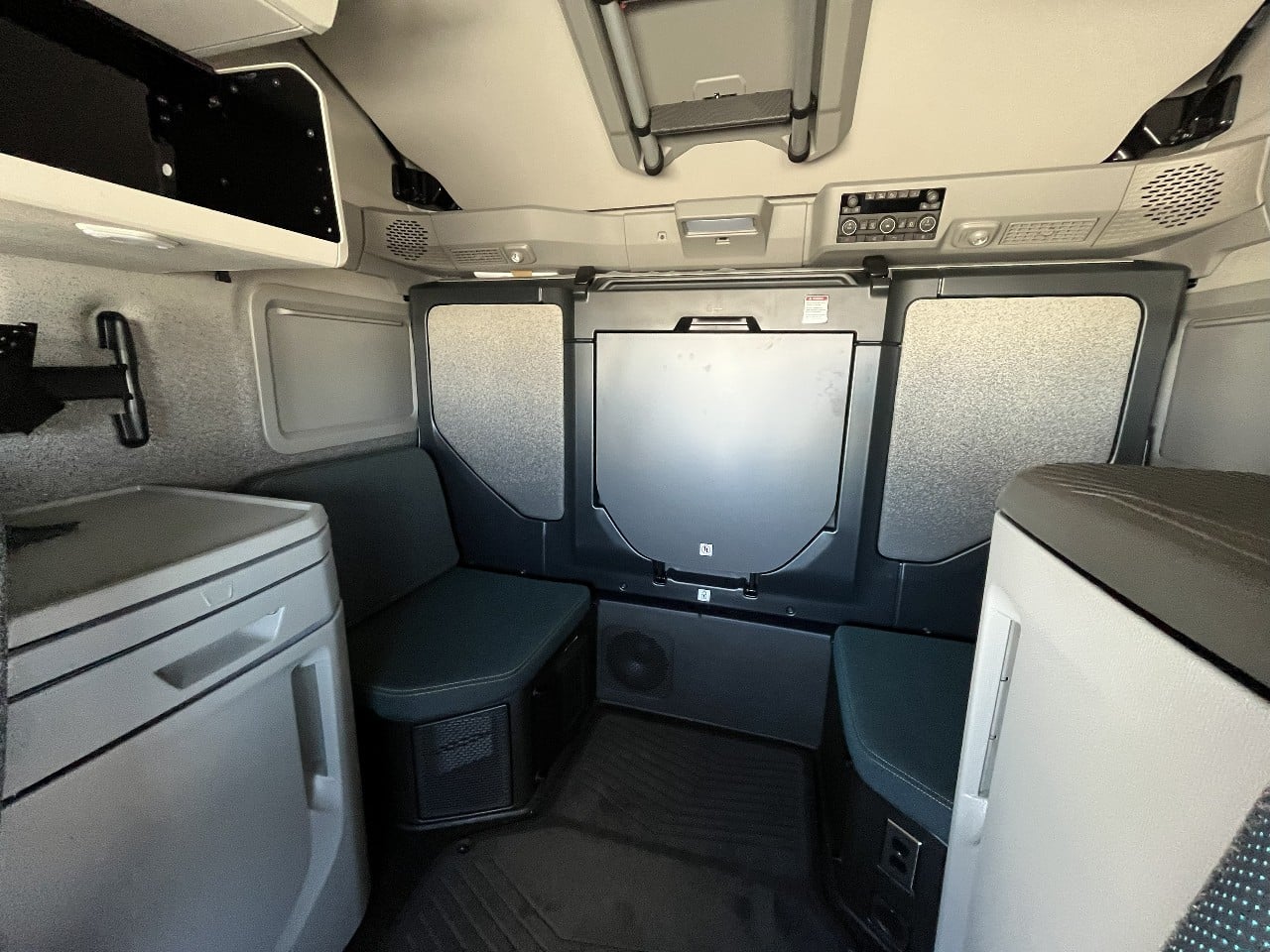 2026 Volvo - image 16