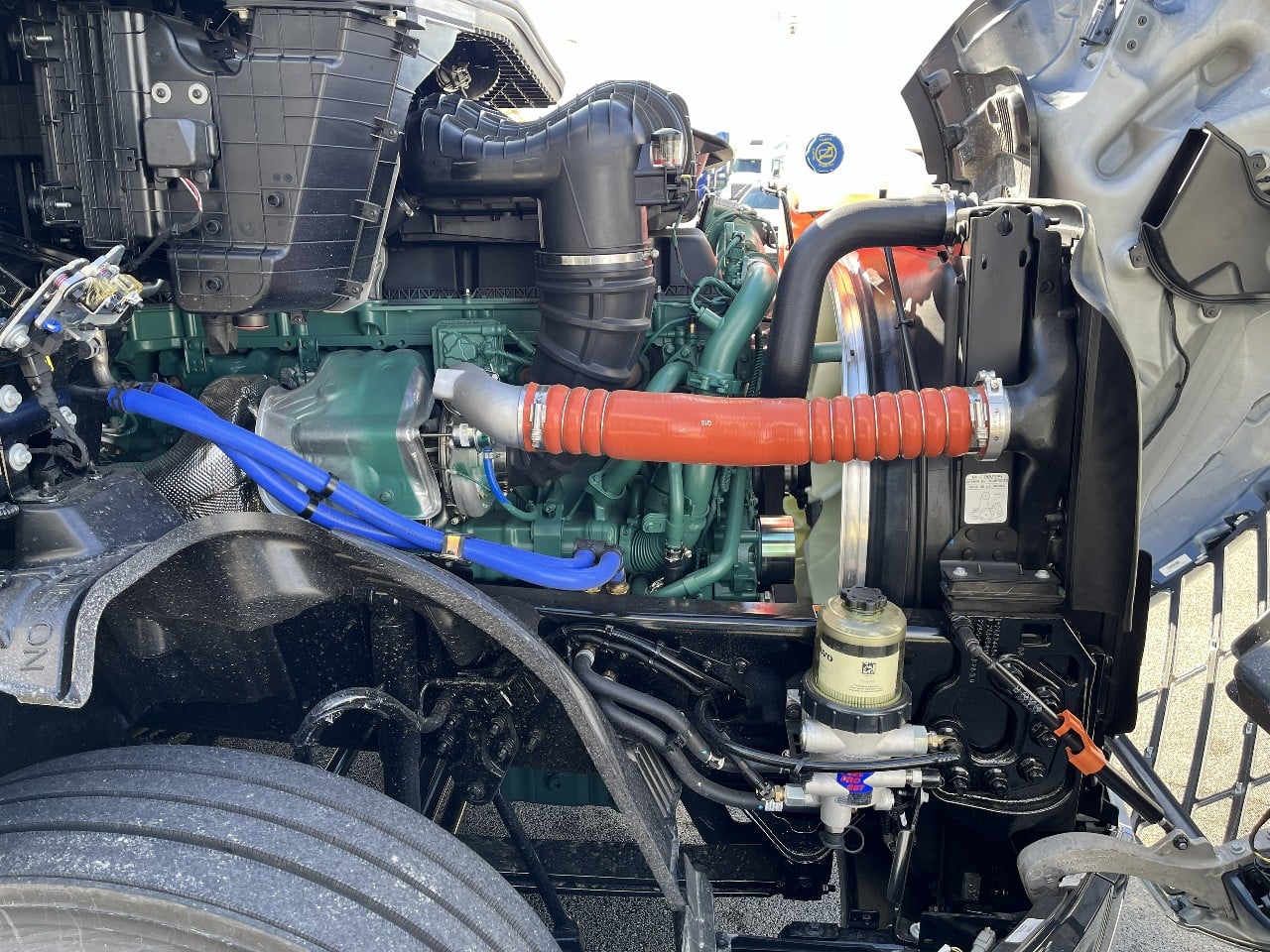 2026 Volvo - image 19